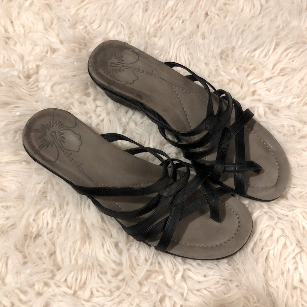 Sz 8 | Dansko strappy sandals